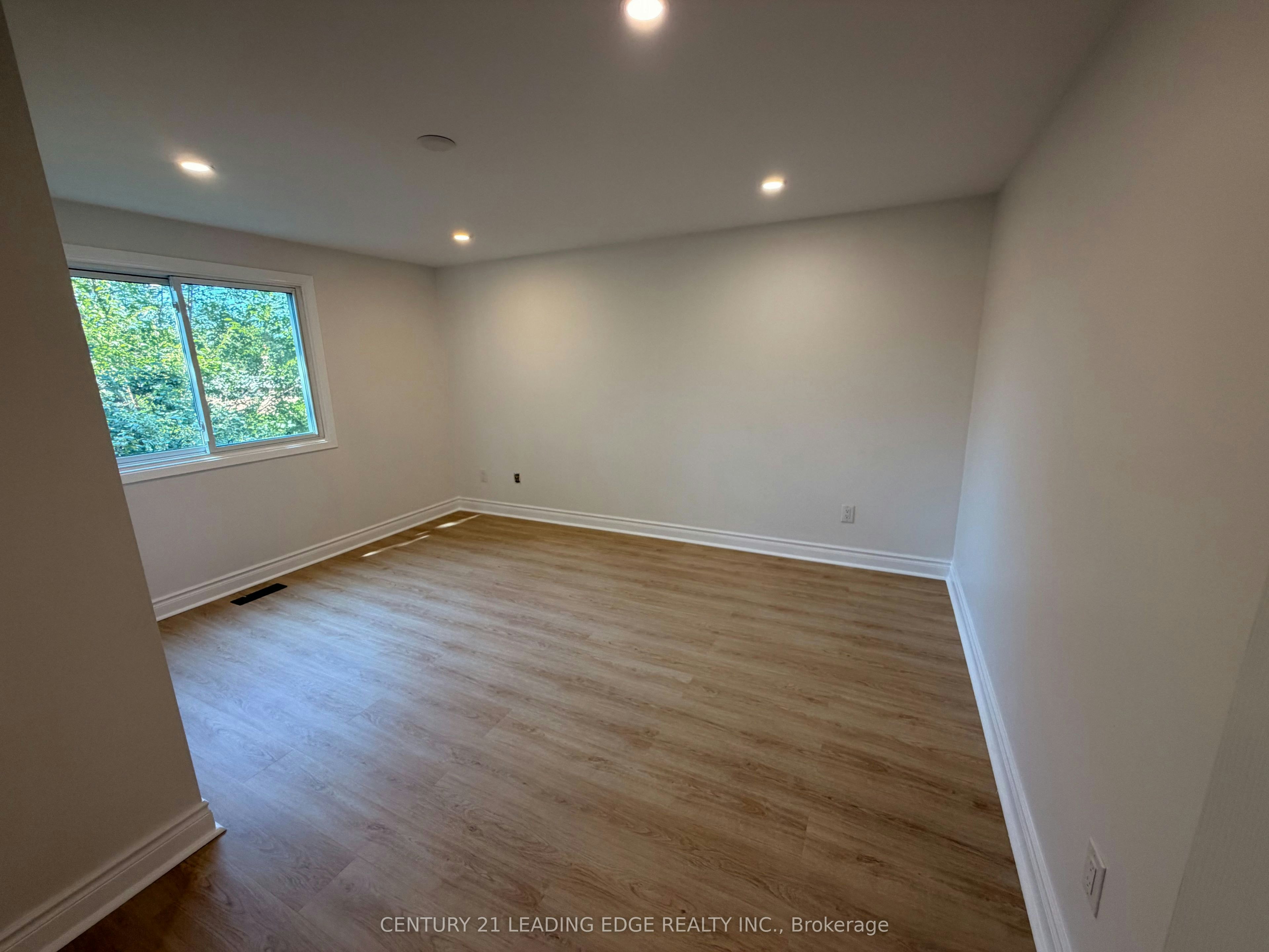 257 London Road, Newmarket, ON, L3Y 6L3 - 12