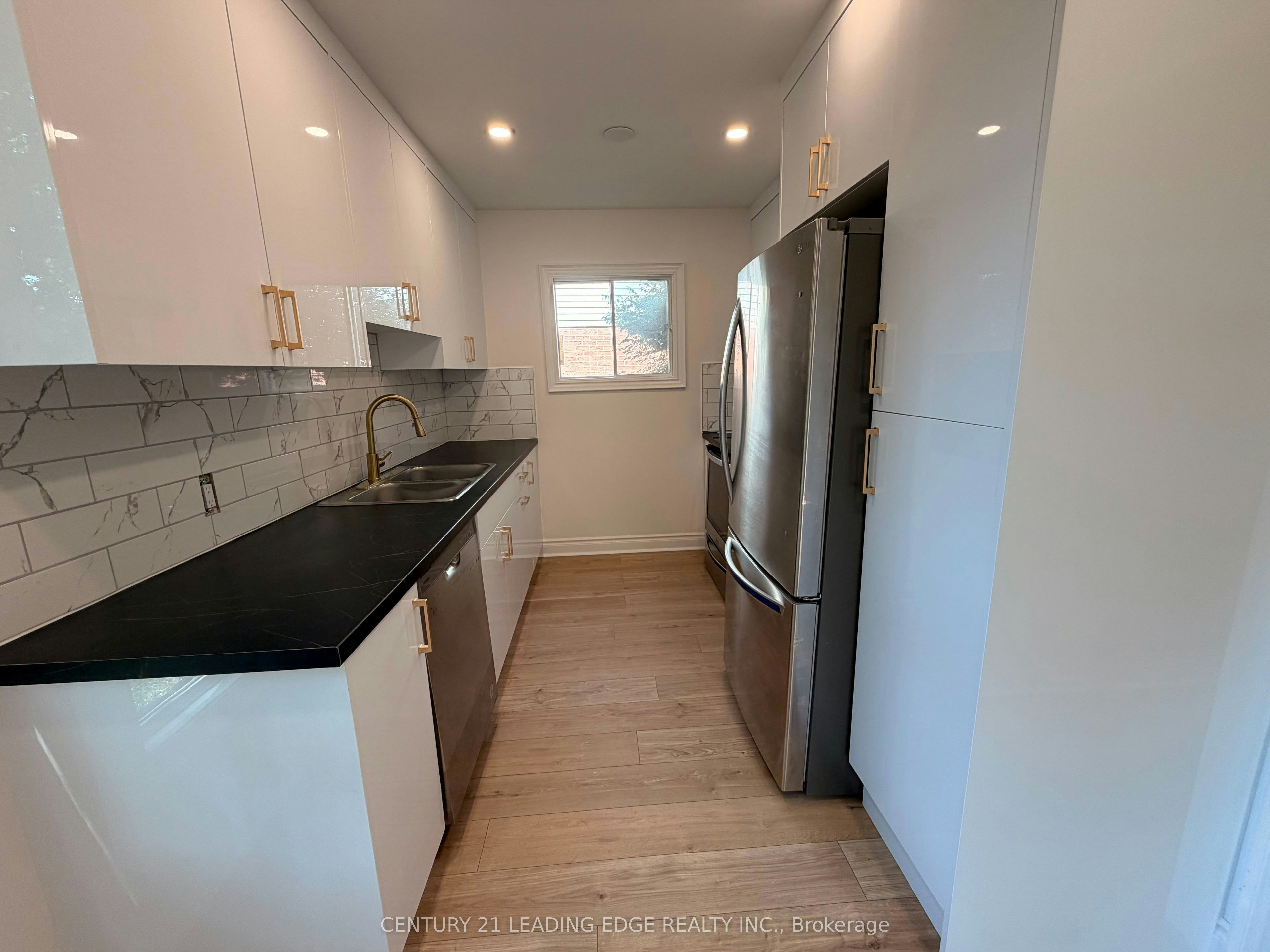 257 London Road, Newmarket, ON, L3Y 6L3 - 7