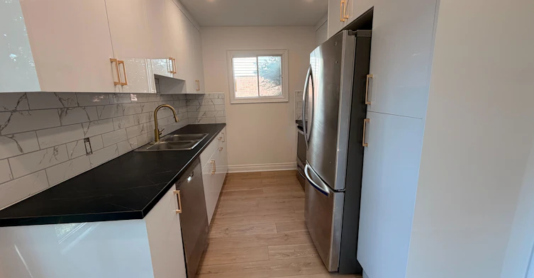 257 London Road, Newmarket, ON, L3Y 6L3 - 7