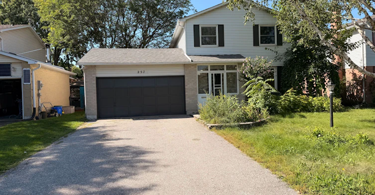 257 London Road, Newmarket, ON, L3Y 6L3