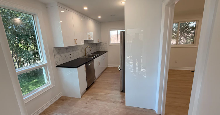 257 London Road, Newmarket, ON, L3Y 6L3 - 8