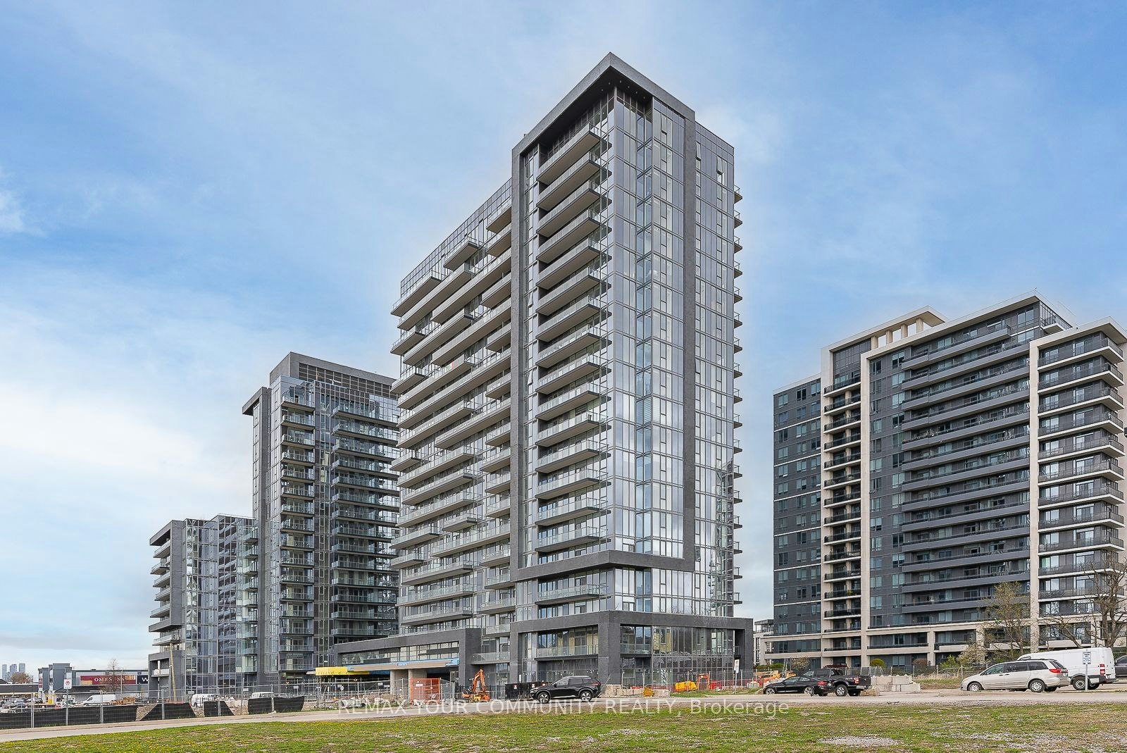 1606E-20 Gatineau Drive, Vaughan, ON, L4J 0L3