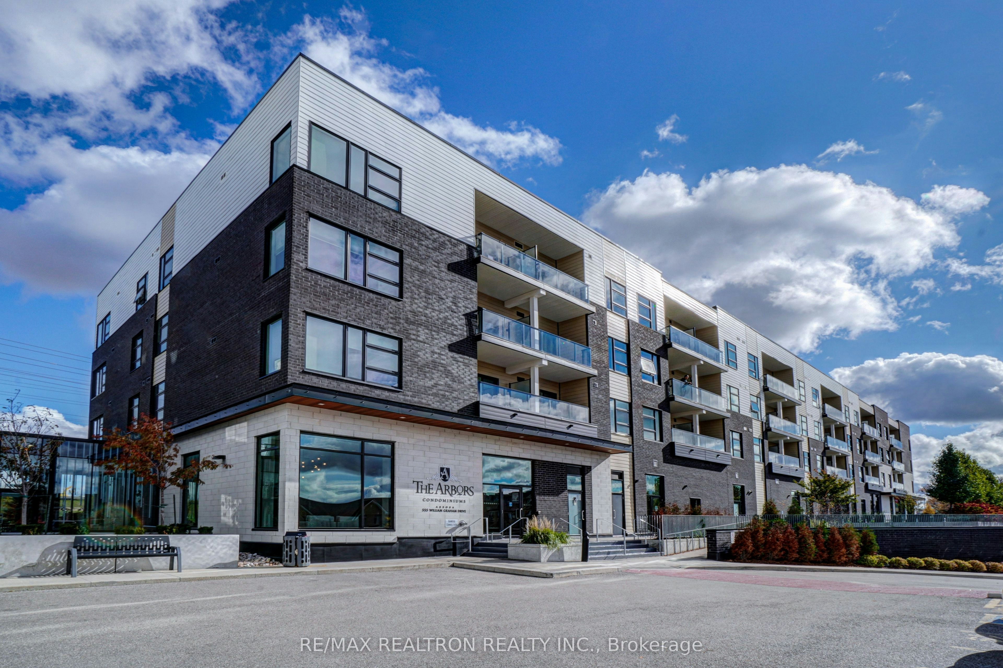 PH446-555 William Graham Drive, Aurora, ON, L4G 3H9