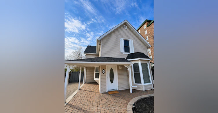 Main-96 Gurnett Street, Aurora, ON, L4G 1P6
