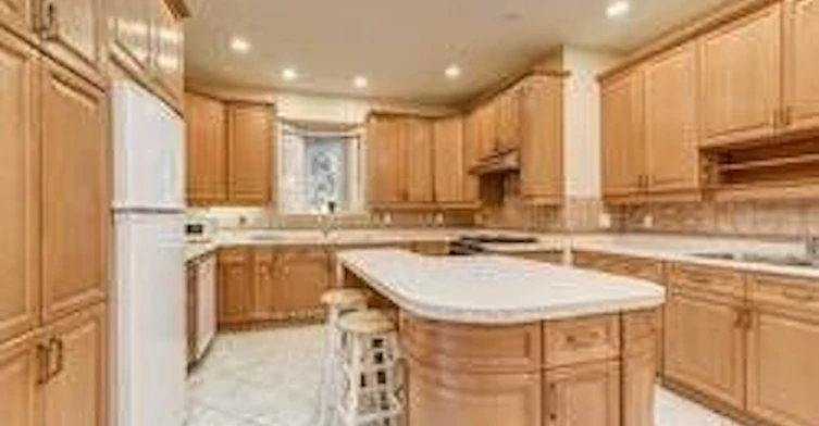 137 Arnold Avenue, Vaughan, ON, L4J 1B8 - 2