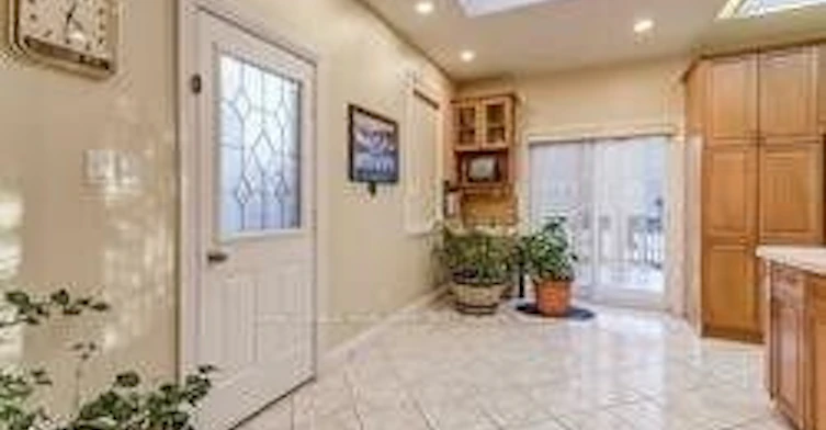 137 Arnold Avenue, Vaughan, ON, L4J 1B8 - 7