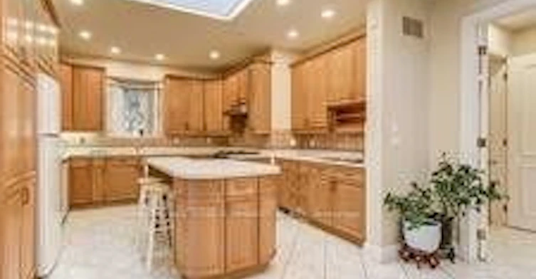 137 Arnold Avenue, Vaughan, ON, L4J 1B8 - 6