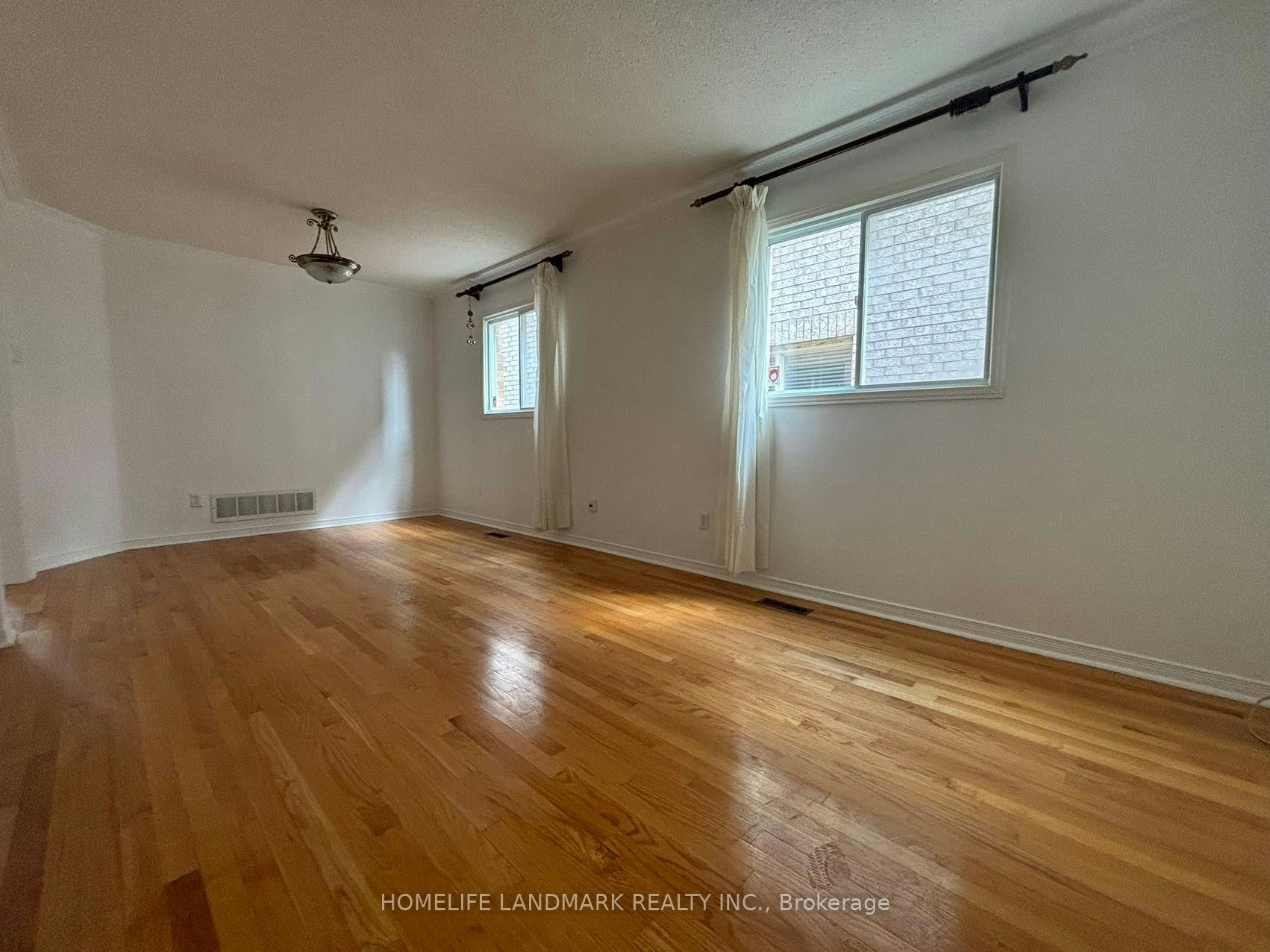 9 Baltic Street, Richmond Hill, ON, L4B 4H8 - 2