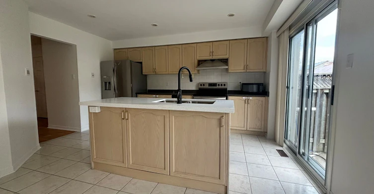 9 Baltic Street, Richmond Hill, ON, L4B 4H8 - 4