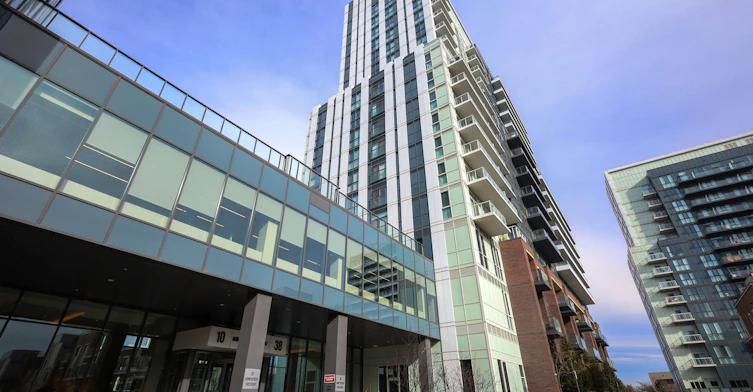 701-38 Honeycrisp Crescent, Vaughan, ON, L4K 5C3 - 2