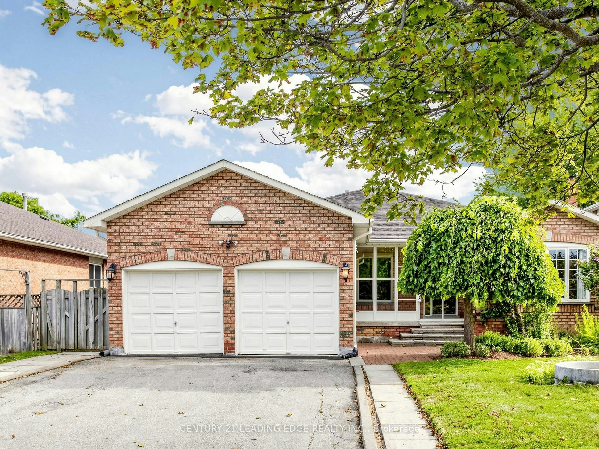 9 Coates Crescent, Richmond Hill, ON, L4E 2M3