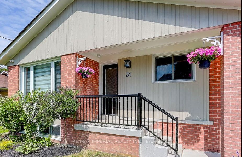 Main Floor-31 Knowles Crescent, Aurora, ON, L4G 1Z6 - 2