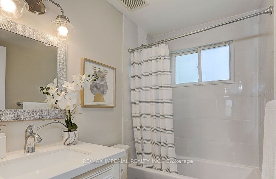 Main Floor-31 Knowles Crescent, Aurora, ON, L4G 1Z6 - 9