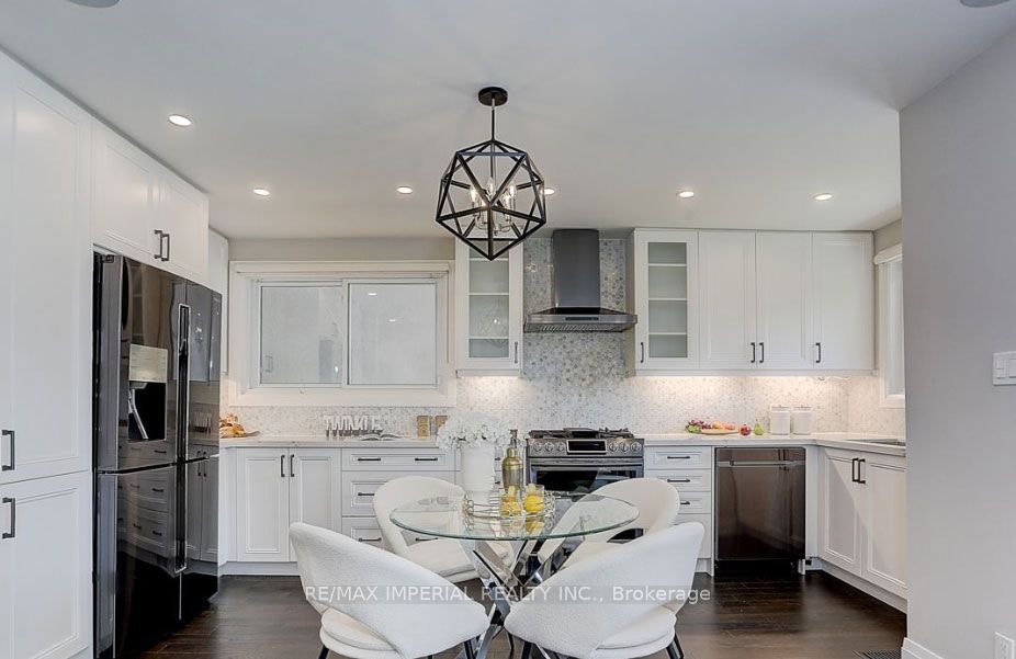 Main Floor-31 Knowles Crescent, Aurora, ON, L4G 1Z6 - 5