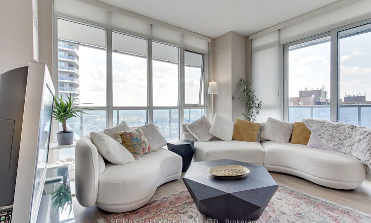 910-9471 Yonge Street