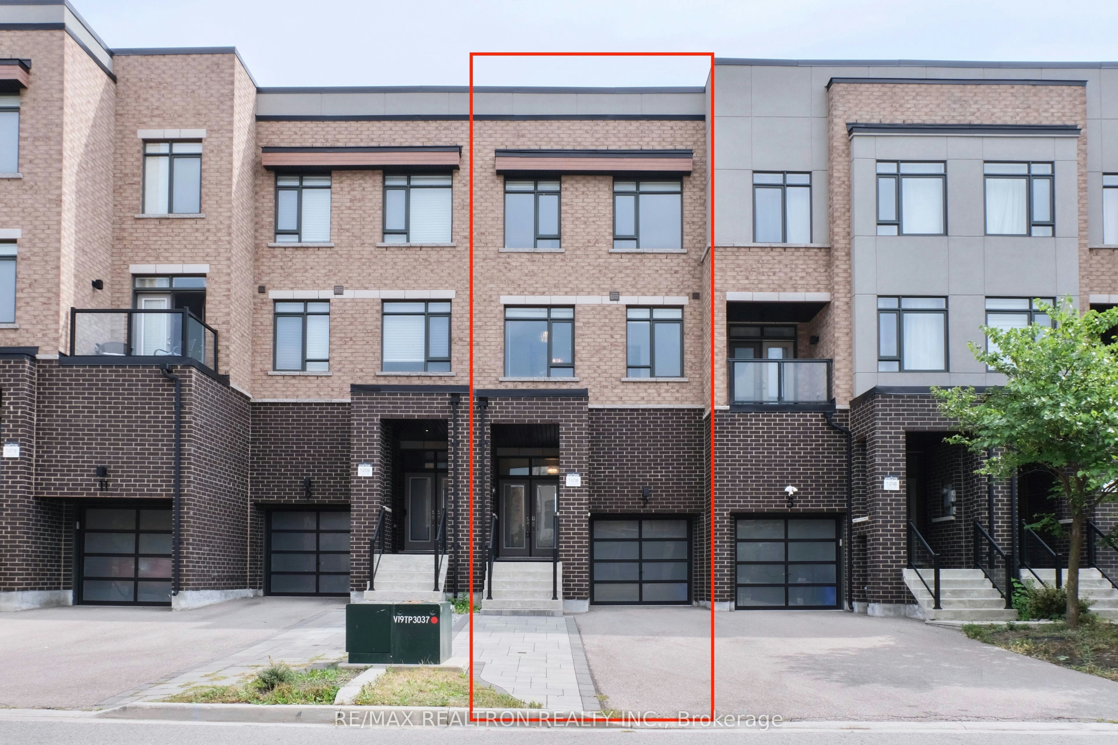 7 Glenngarry Crescent, Vaughan, ON, L6A 4Z4
