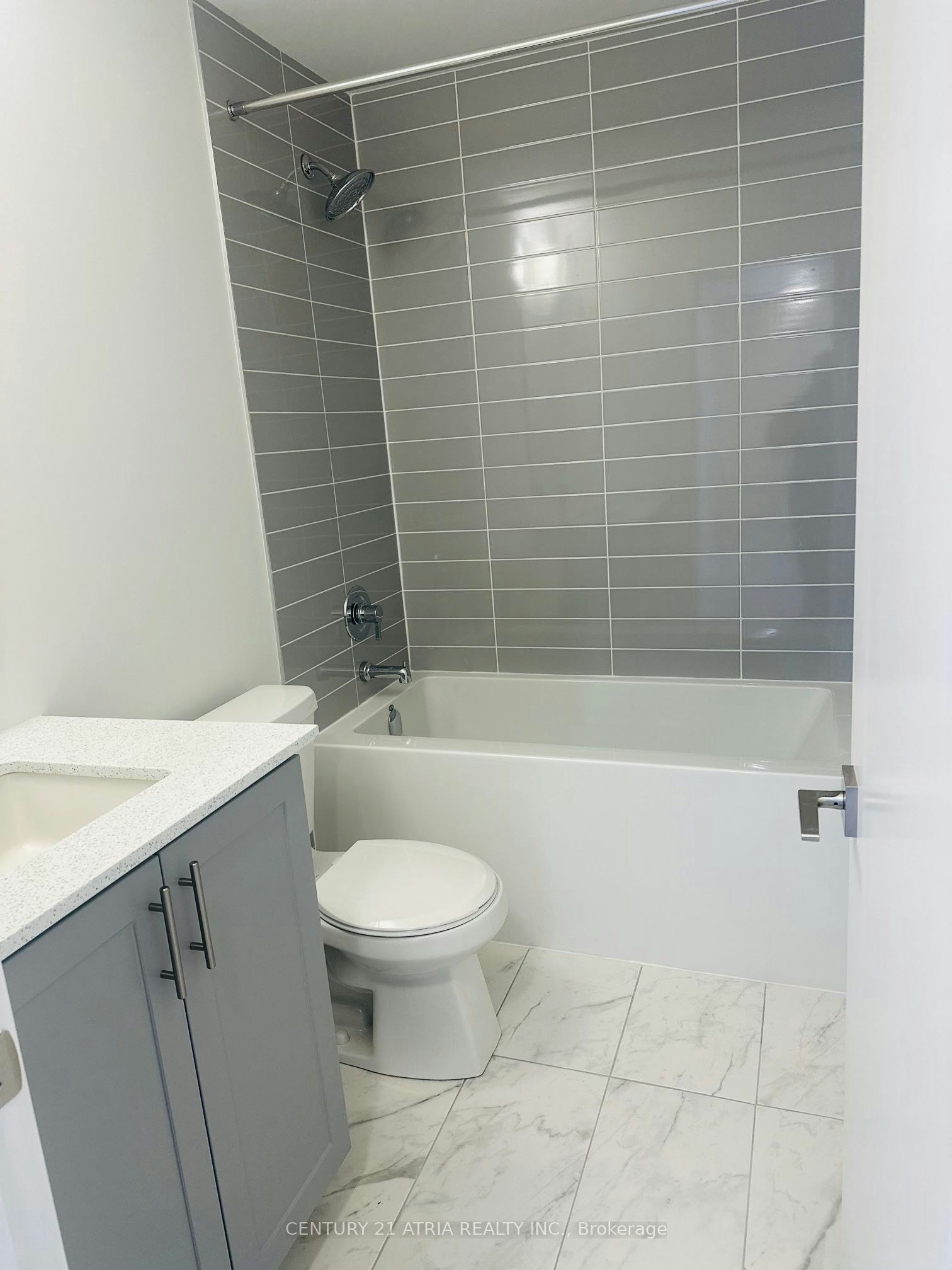 14-22 Lytham Green Circle, Newmarket, ON, L3Y 0H5 - 6