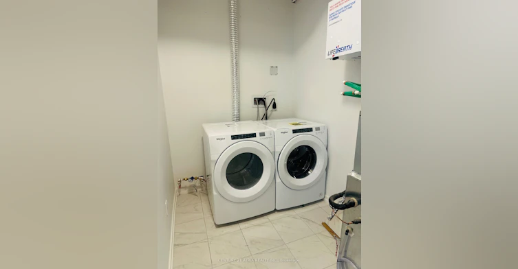 14-22 Lytham Green Circle, Newmarket, ON, L3Y 0H5 - 2