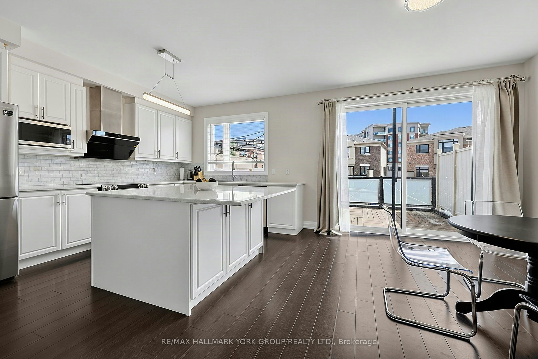 21 Sparks Street, Aurora, ON, L4G 0Z9 - 9