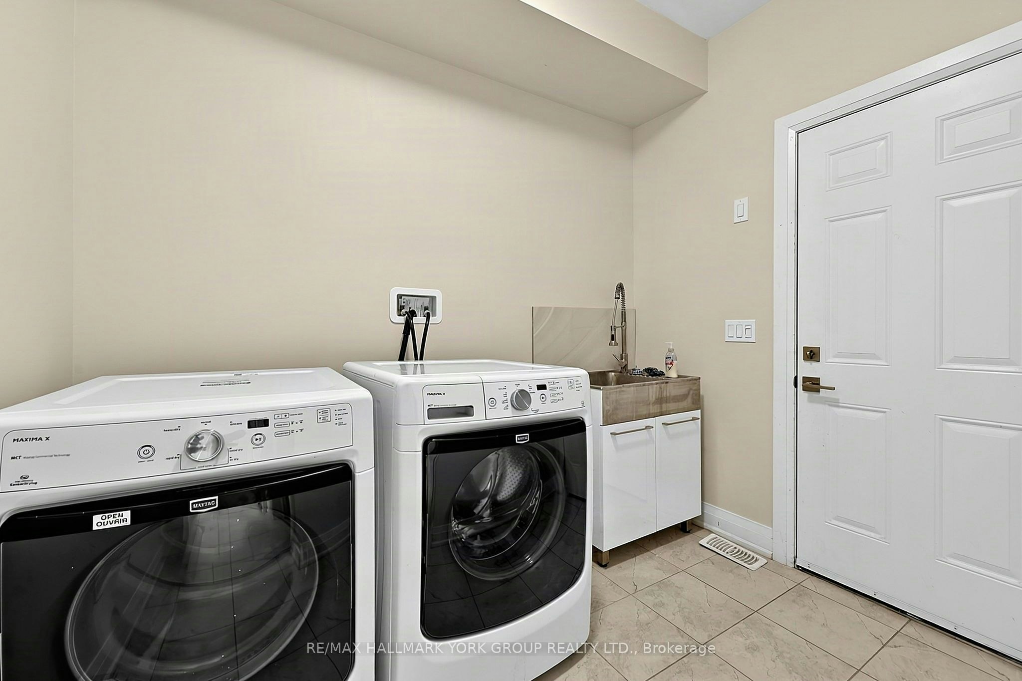 21 Sparks Street, Aurora, ON, L4G 0Z9 - 7