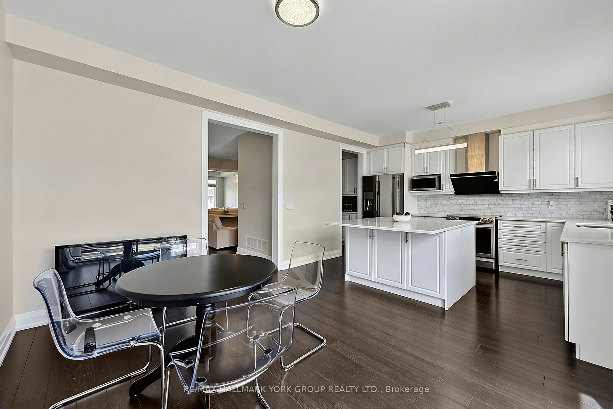 21 Sparks Street, Aurora, ON, L4G 0Z9 - 11