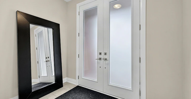 21 Sparks Street, Aurora, ON, L4G 0Z9 - 2