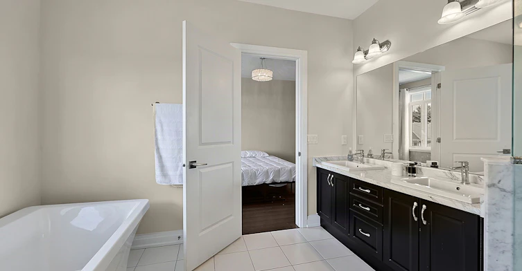 21 Sparks Street, Aurora, ON, L4G 0Z9 - 23