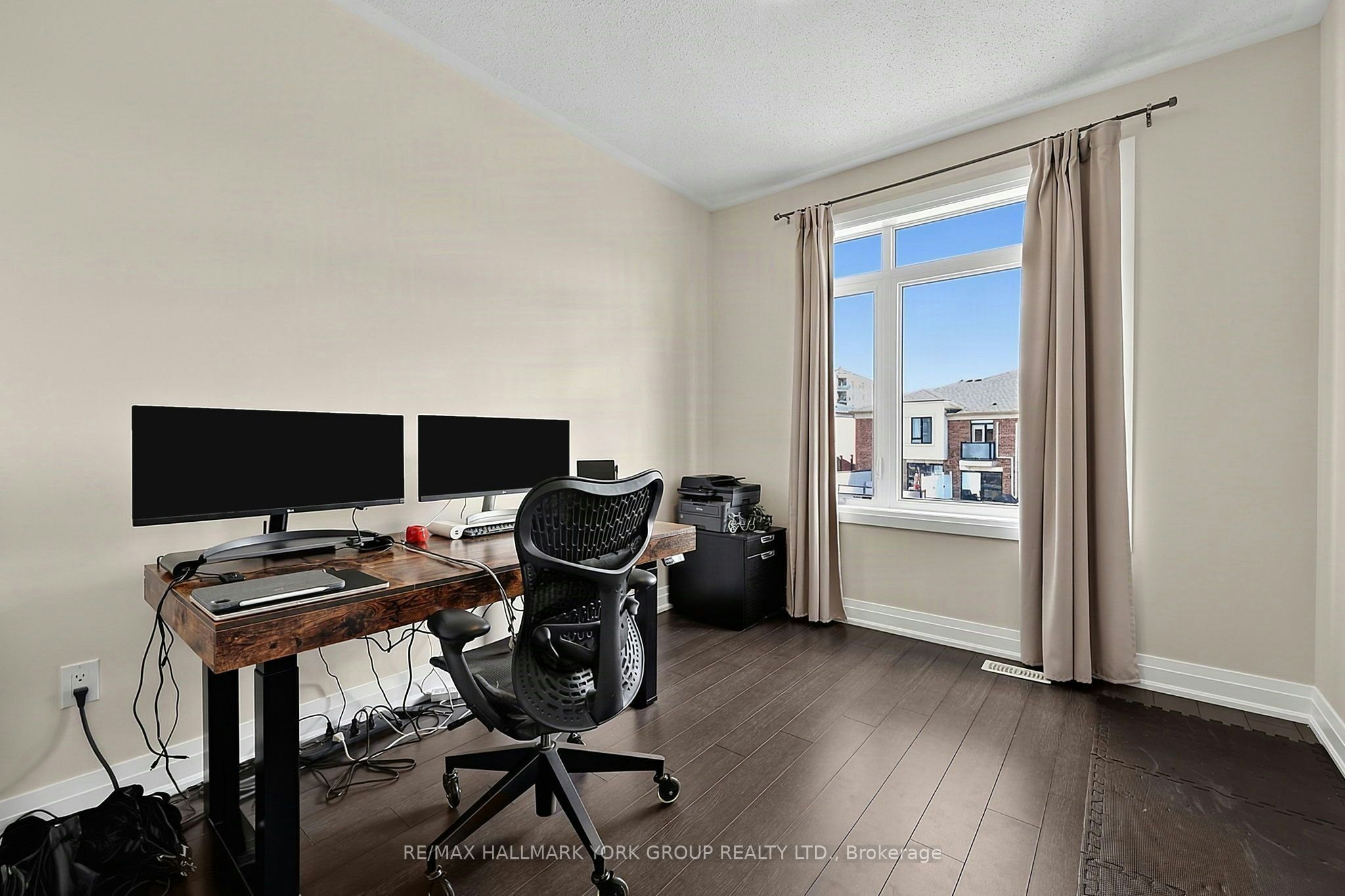 21 Sparks Street, Aurora, ON, L4G 0Z9 - 24