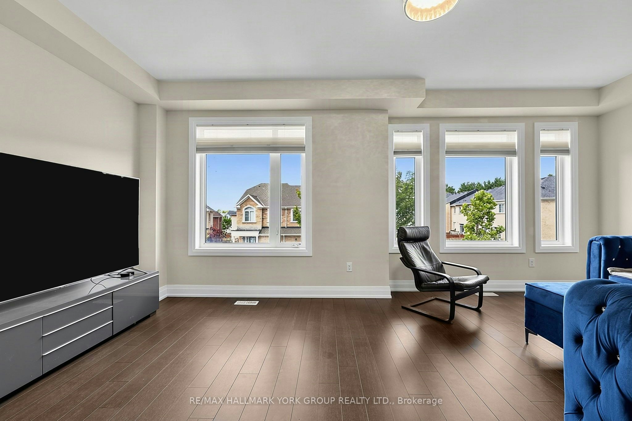 21 Sparks Street, Aurora, ON, L4G 0Z9 - 17