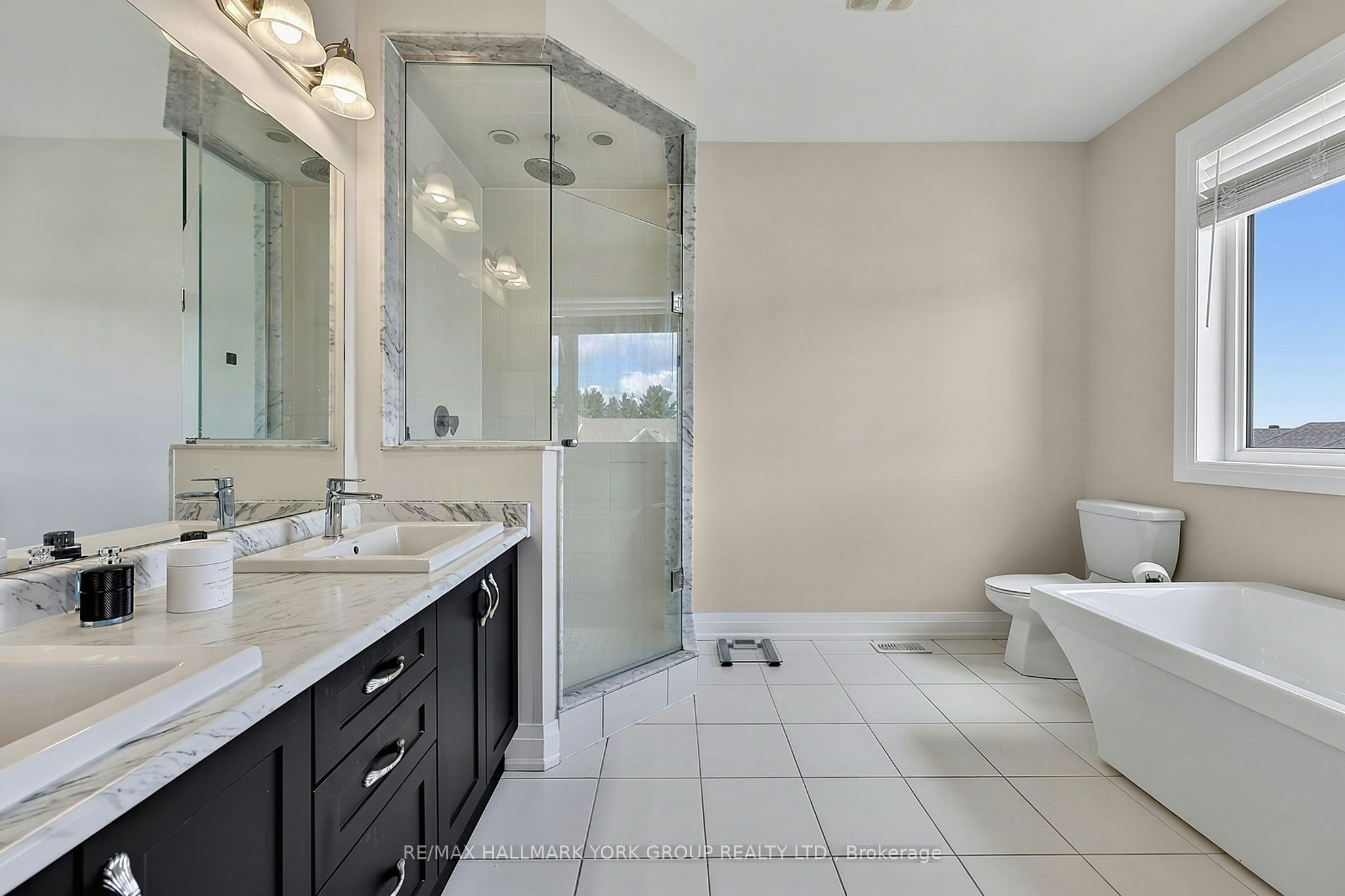 21 Sparks Street, Aurora, ON, L4G 0Z9 - 22