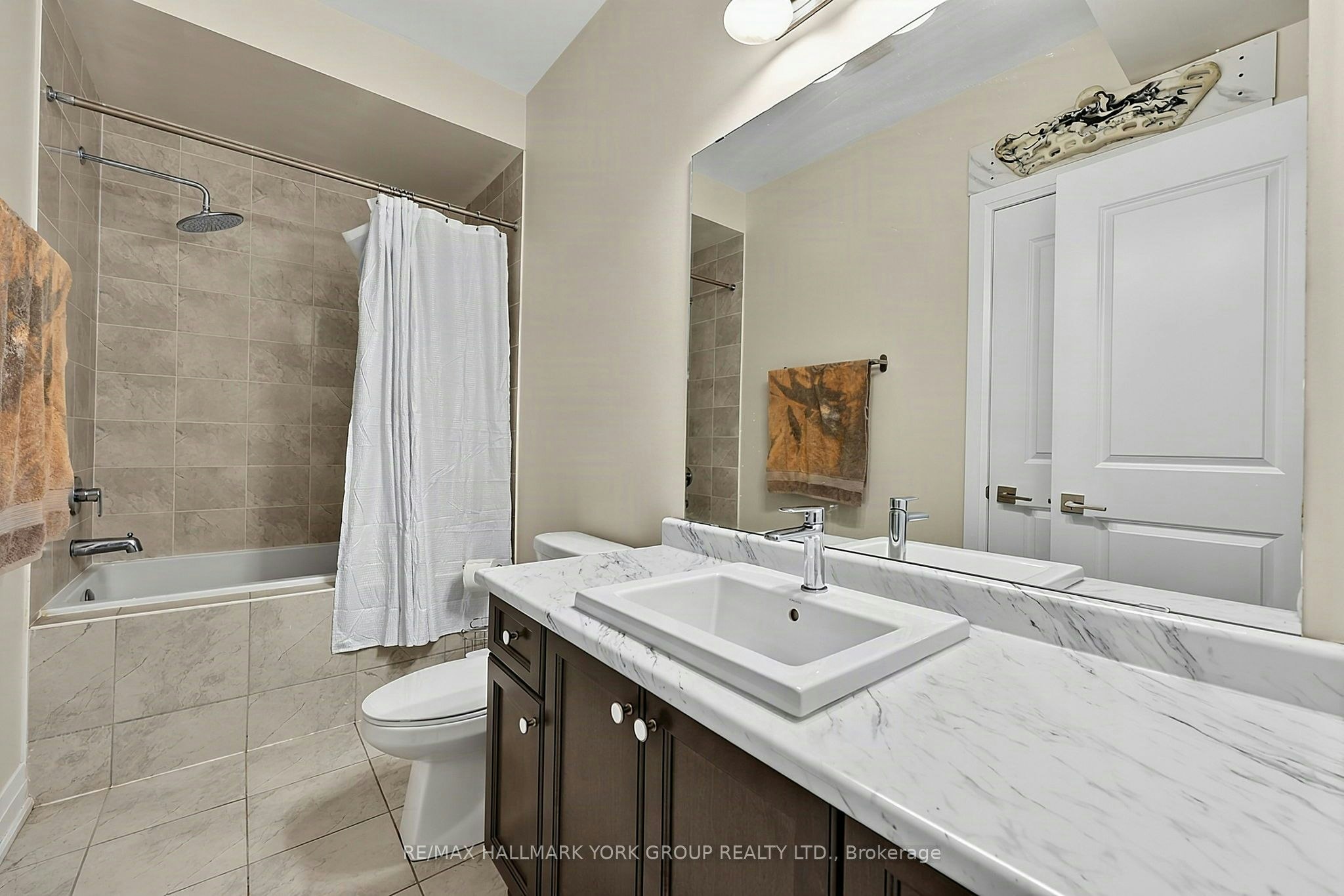 21 Sparks Street, Aurora, ON, L4G 0Z9 - 6