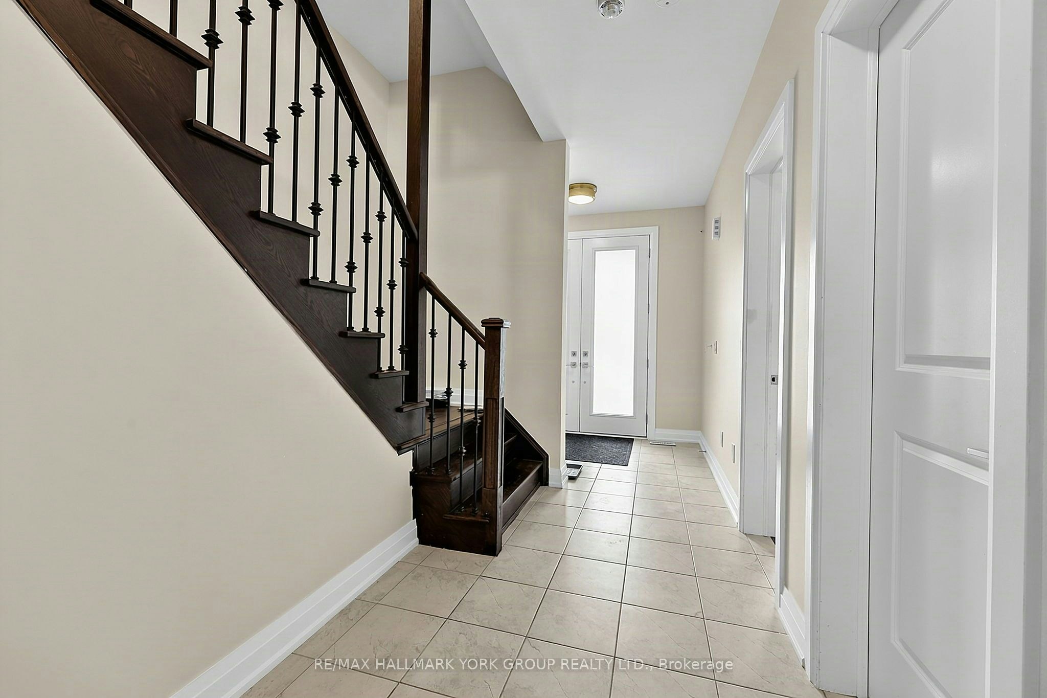 21 Sparks Street, Aurora, ON, L4G 0Z9 - 3