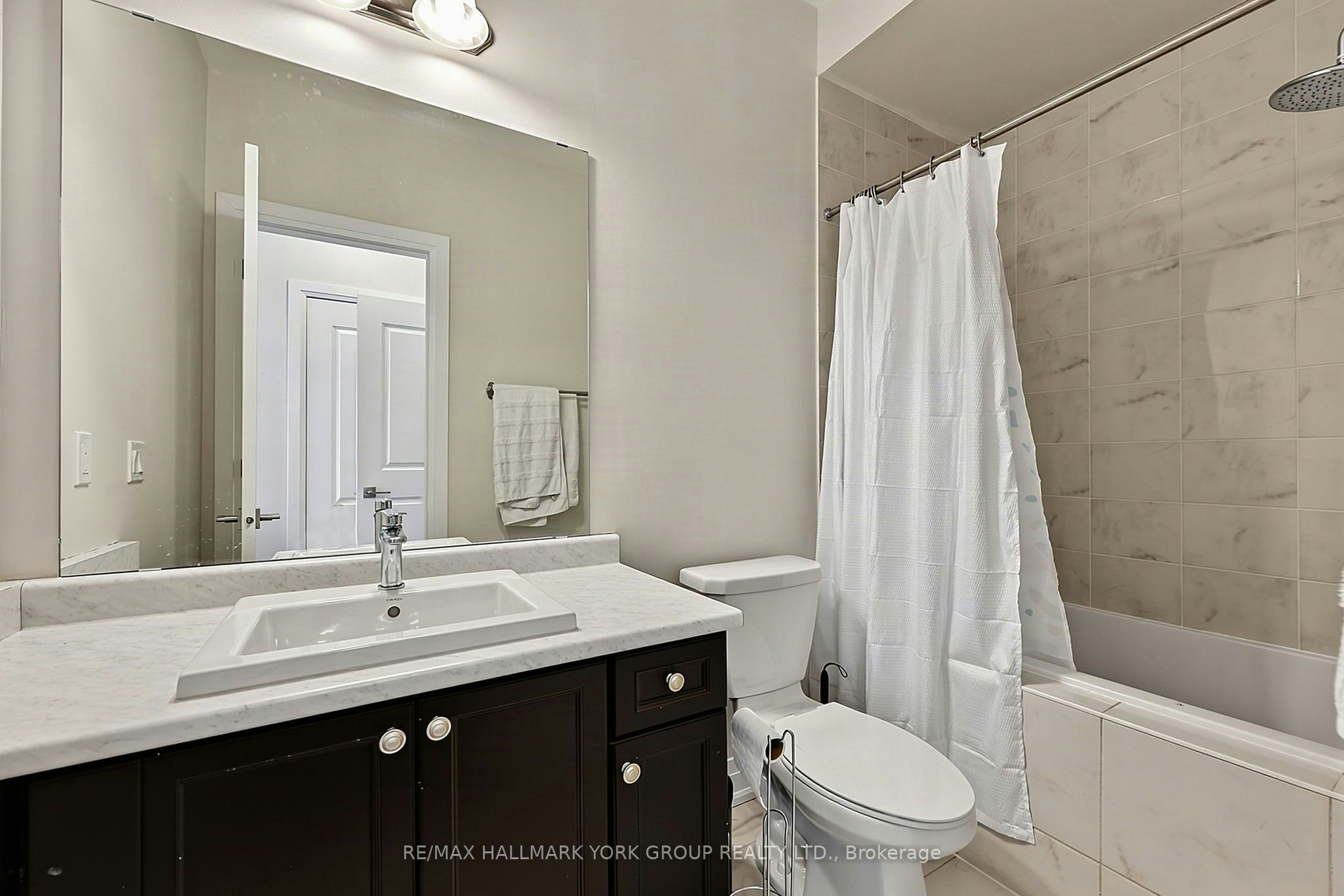 21 Sparks Street, Aurora, ON, L4G 0Z9 - 29