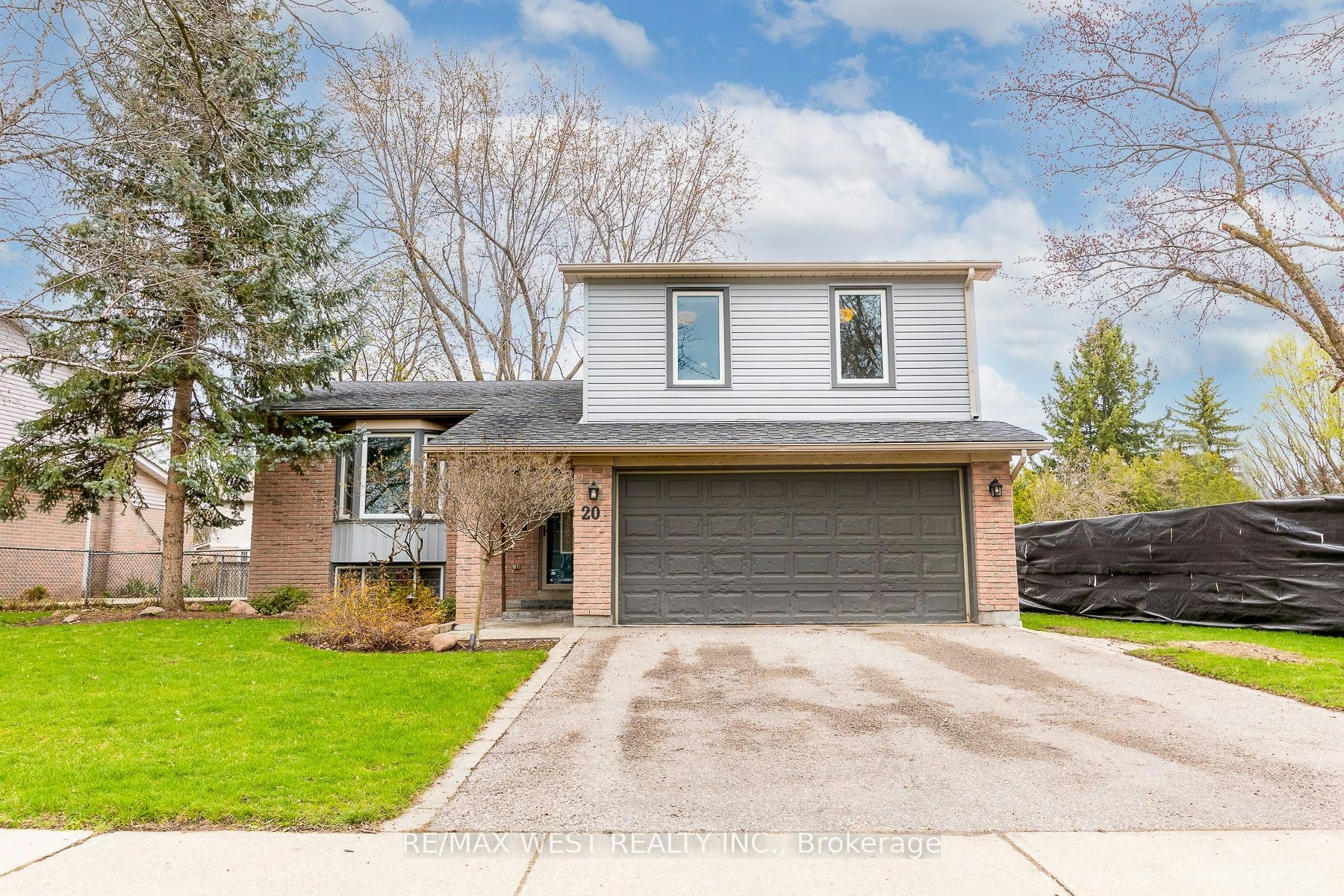20 Sanderson Crescent, Richmond Hill, ON, L4C 5L4