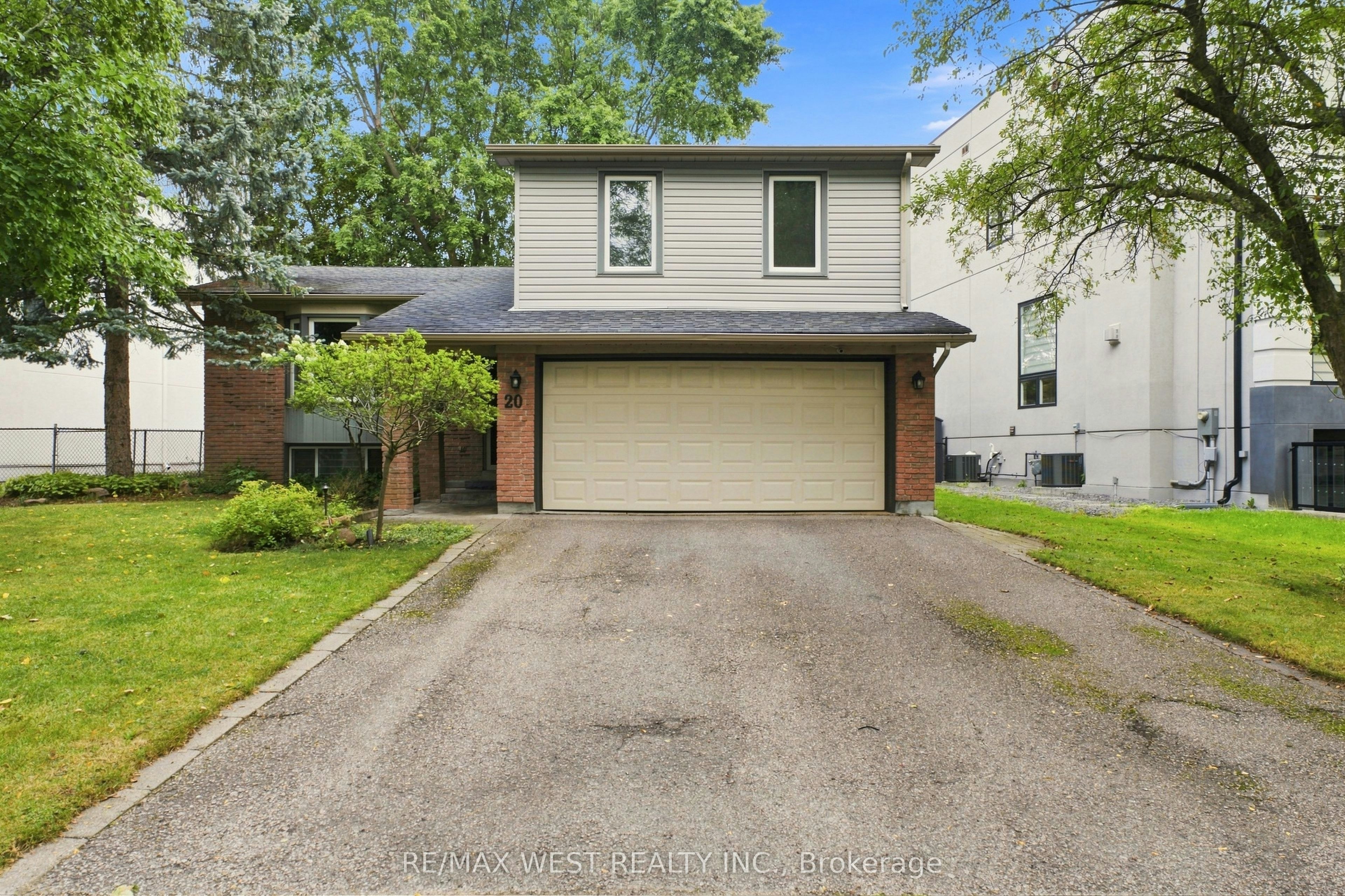 20 Sanderson Crescent, Richmond Hill, ON, L4C 5L4