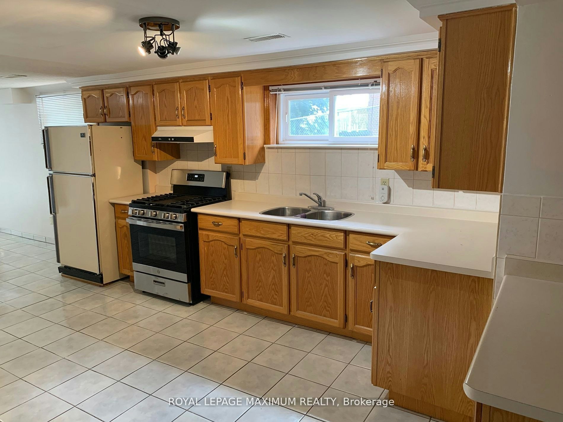 155 Rainbow Drive, Vaughan, ON, L4L 2K8 - 2