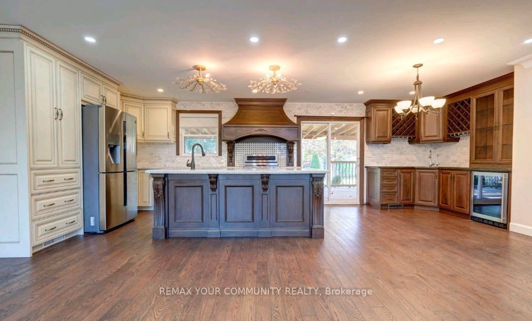 372 Dixon Boulevard, Newmarket, ON, L3Y 5C4 - 2