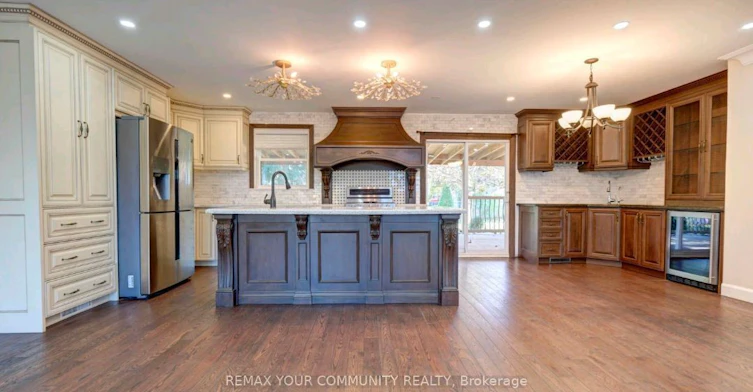 372 Dixon Boulevard, Newmarket, ON, L3Y 5C4 - 2