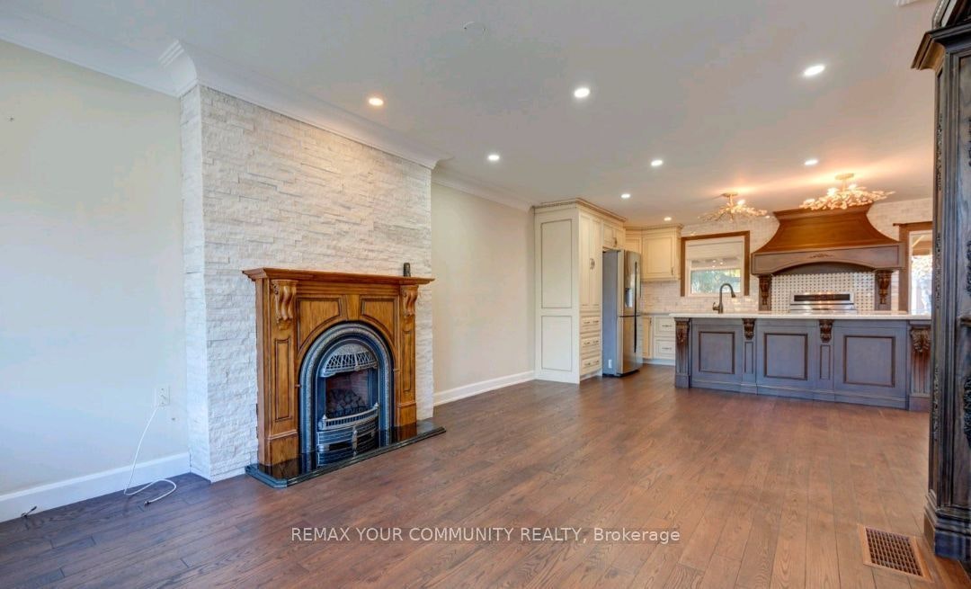372 Dixon Boulevard, Newmarket, ON, L3Y 5C4 - 3