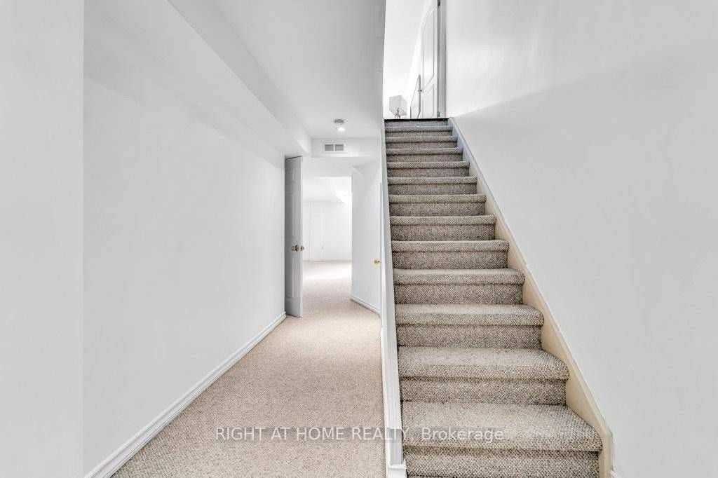 558 Legresley Lane, Newmarket, ON, L3Y 8R6 - 15