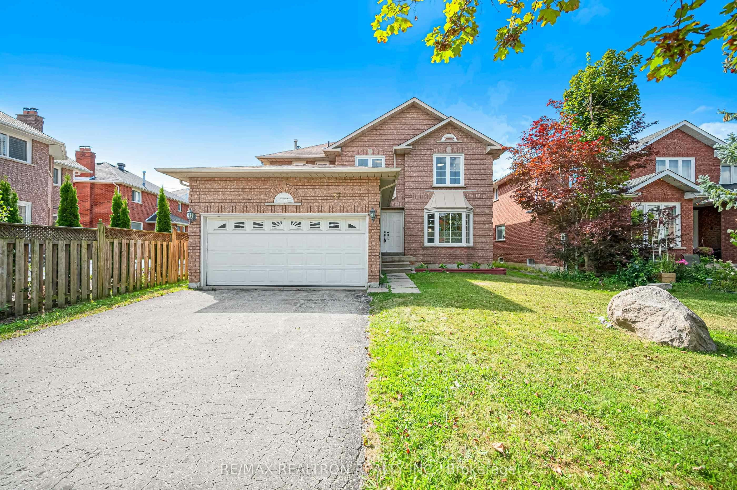 37 Dumaurier Crescent, Richmond Hill, ON, L4S 1G6