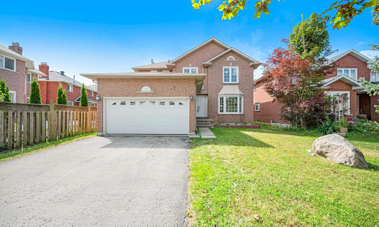 37 Dumaurier Crescent