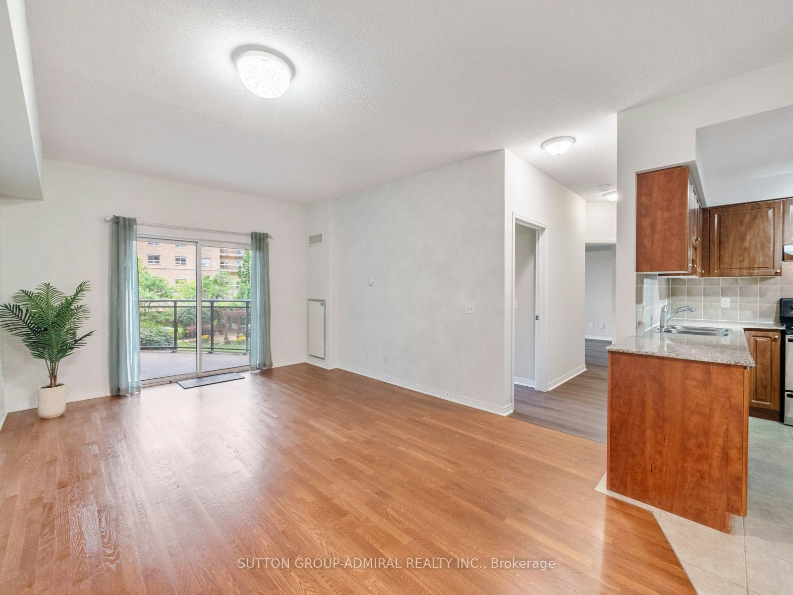 215-1 Maison Parc Court, Vaughan, ON, L4J 9K1 - 5
