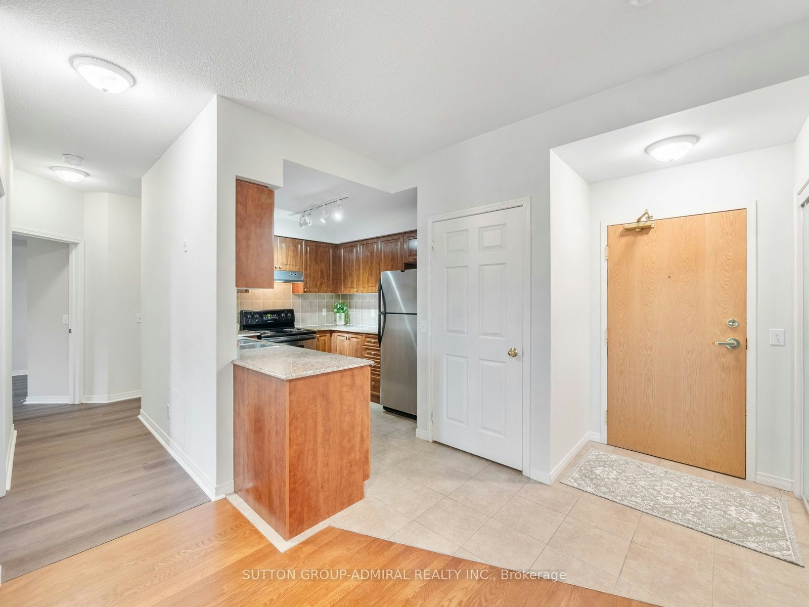 215-1 Maison Parc Court, Vaughan, ON, L4J 9K1 - 4