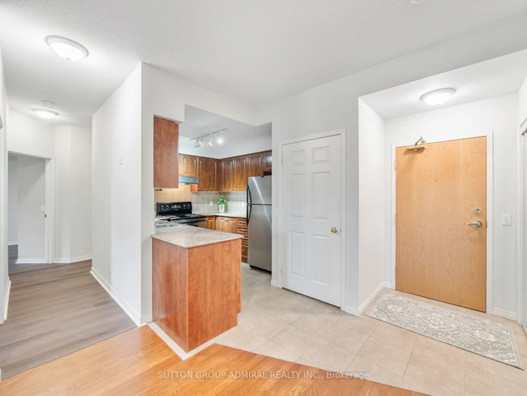 215-1 Maison Parc Court, Vaughan, ON, L4J 9K1 - 4