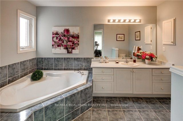 29 Futura Avenue, Richmond Hill, ON, L4S 1S8 - 12