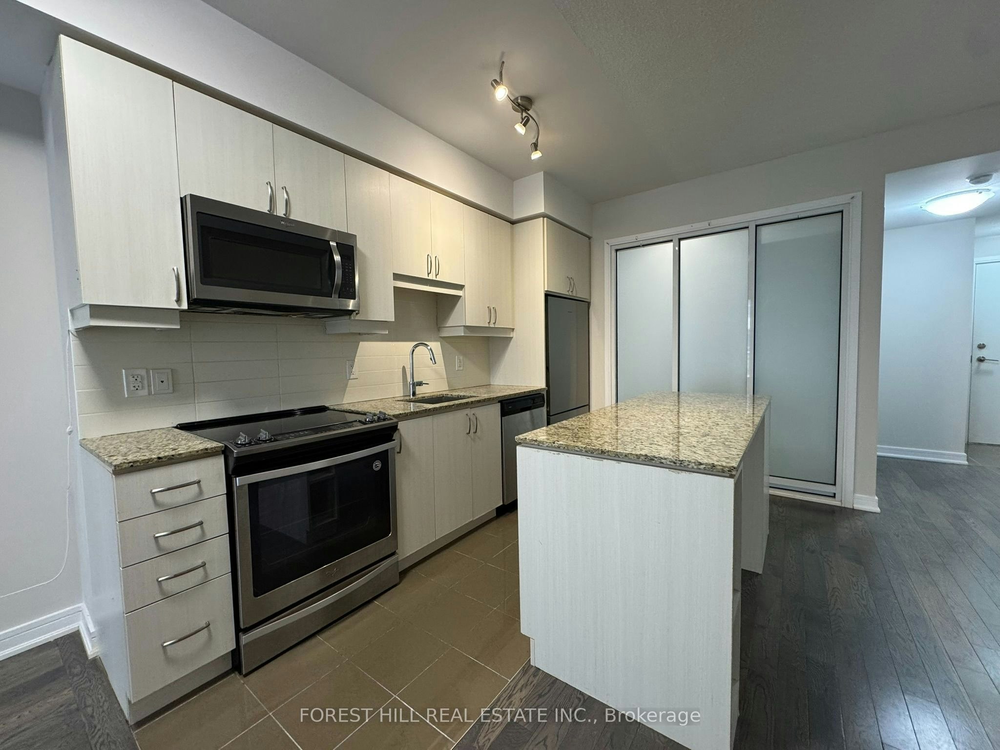 NW 208-9201 Yonge Street, Richmond Hill, ON, L4C 1H9 - 2