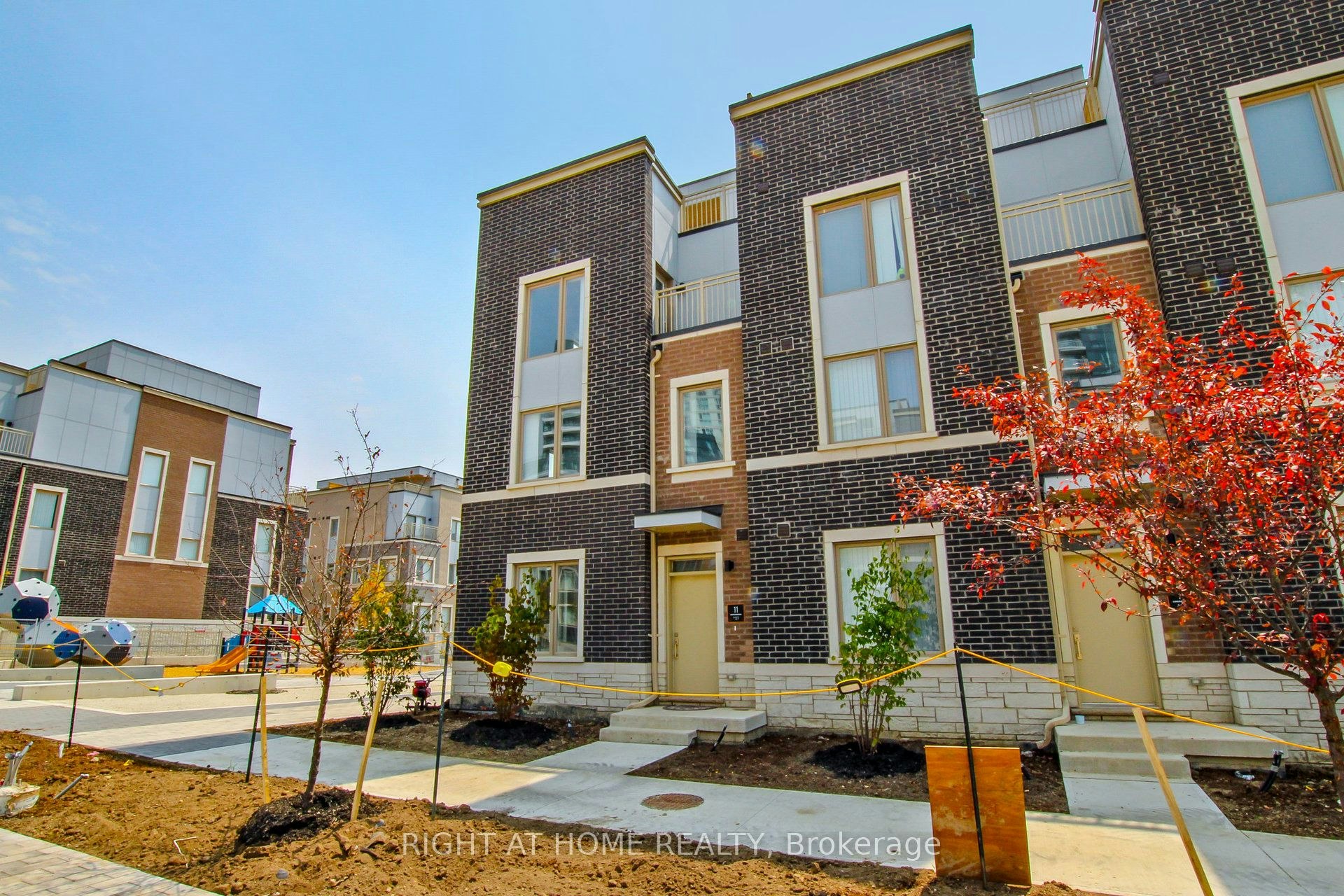 TH127-11 Almond Blossom Mews, Vaughan, ON, L4K 0N7