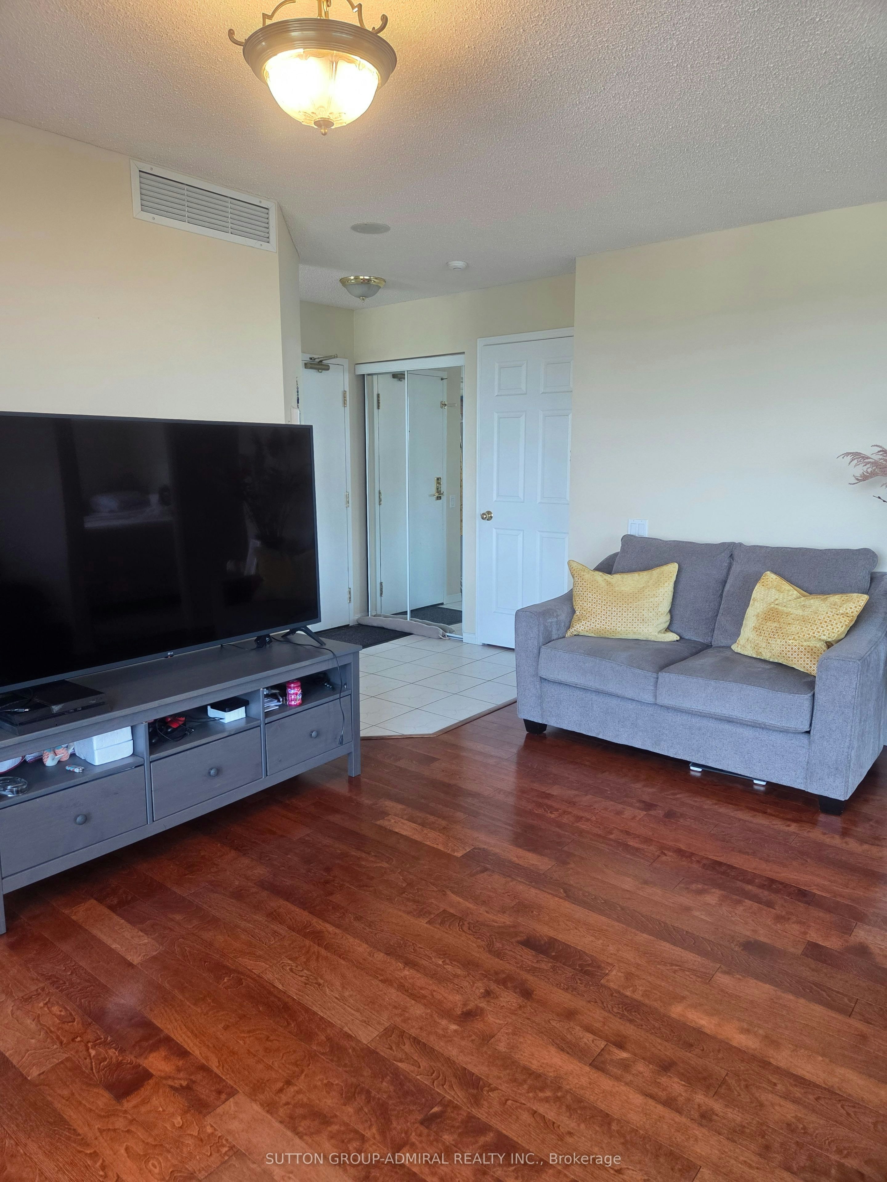 PH210-1 Emerald Lane, Vaughan, ON, L4J 8N2 - 4