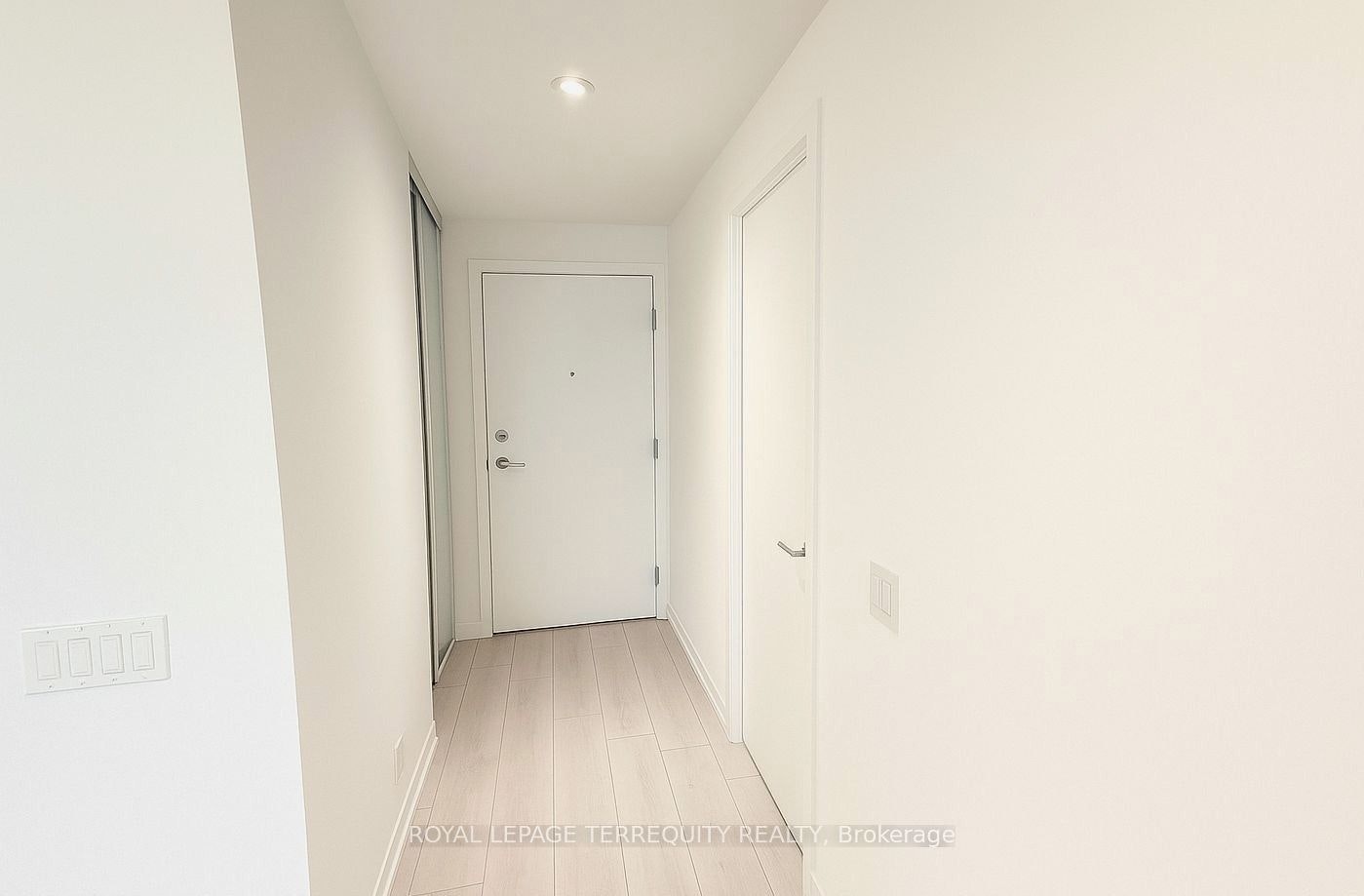 5215-950 Portage Parkway, Vaughan, ON, L4K 0J7 - 5